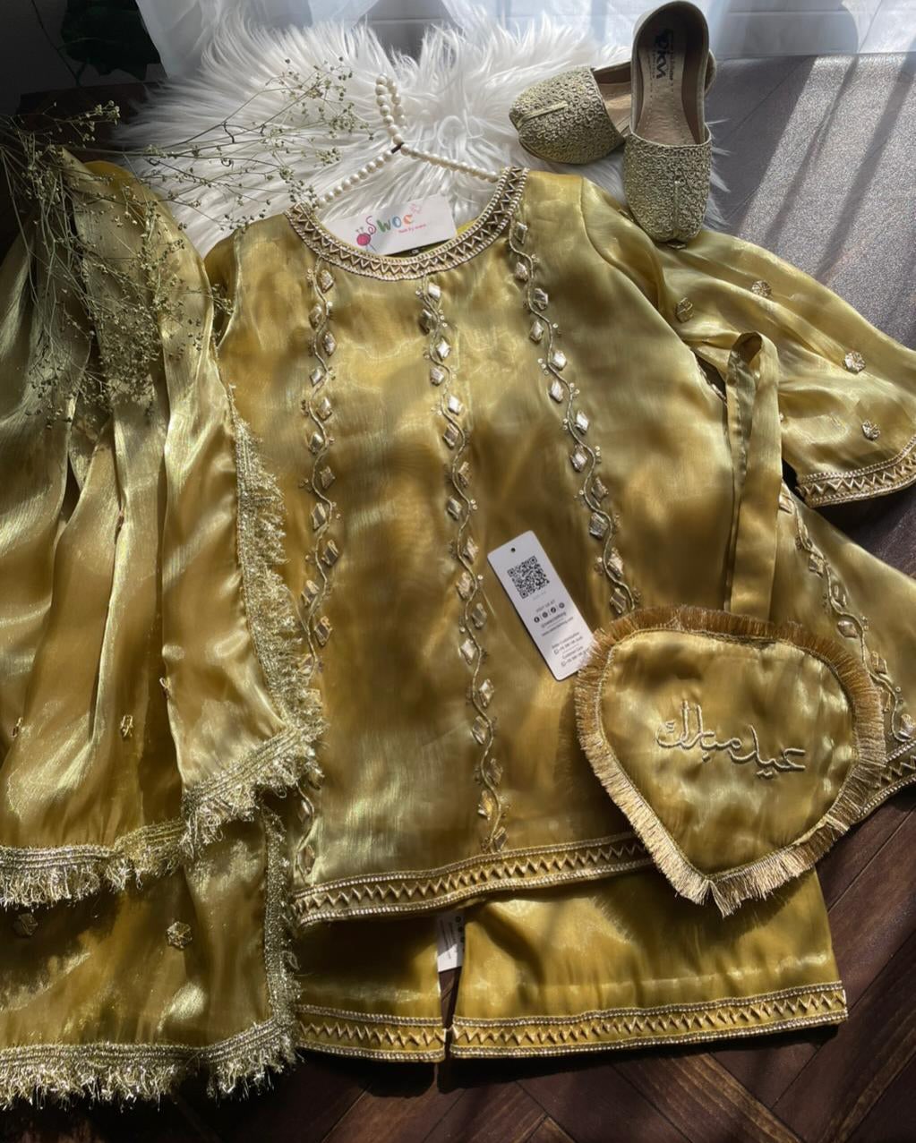 Saanvi Petal Flight Ensemble